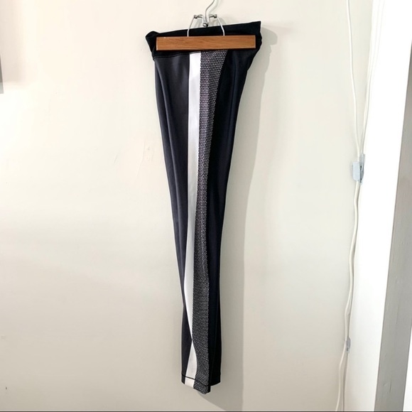 GOOD CONDITION UNDER ARMOUR HEAT TECH LEGGINGS - Picture 2 of 5